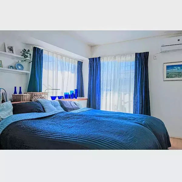 「メインでも差し色でも！お部屋を彩るブルーインテリア」の画像