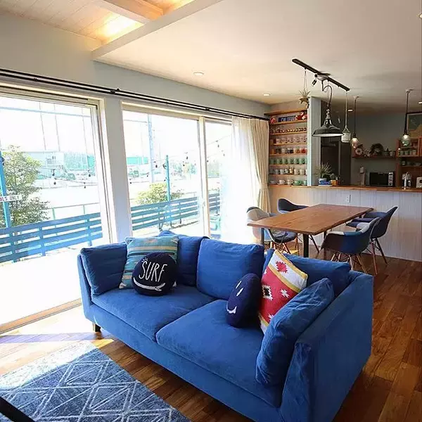 「メインでも差し色でも！お部屋を彩るブルーインテリア」の画像