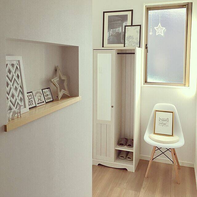 ハイセンスな空間でお出迎え！イームズチェアのある玄関