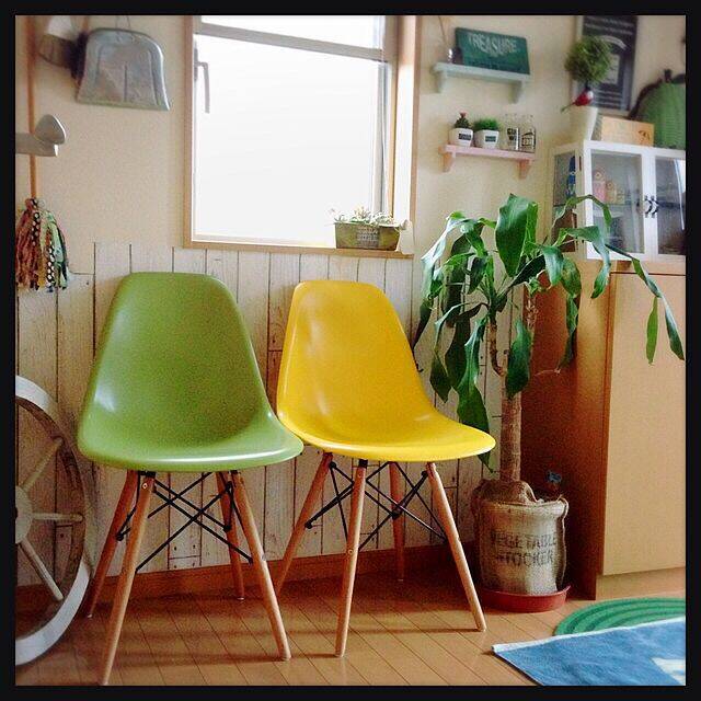 ハイセンスな空間でお出迎え！イームズチェアのある玄関