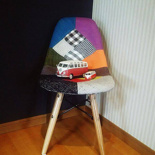 ハイセンスな空間でお出迎え！イームズチェアのある玄関