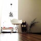 「ハイセンスな空間でお出迎え！イームズチェアのある玄関」の画像3