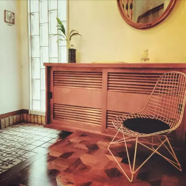 ハイセンスな空間でお出迎え！イームズチェアのある玄関