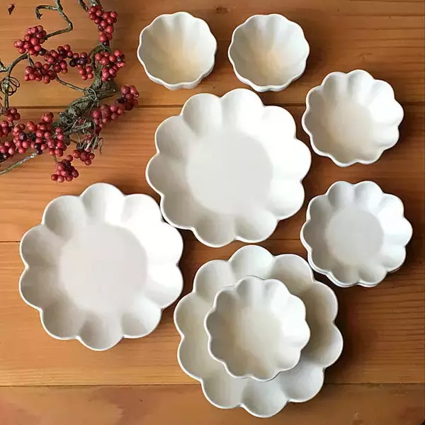 「ついつい集めたくなる♪プチプラで使いやすいセリアの食器」の画像