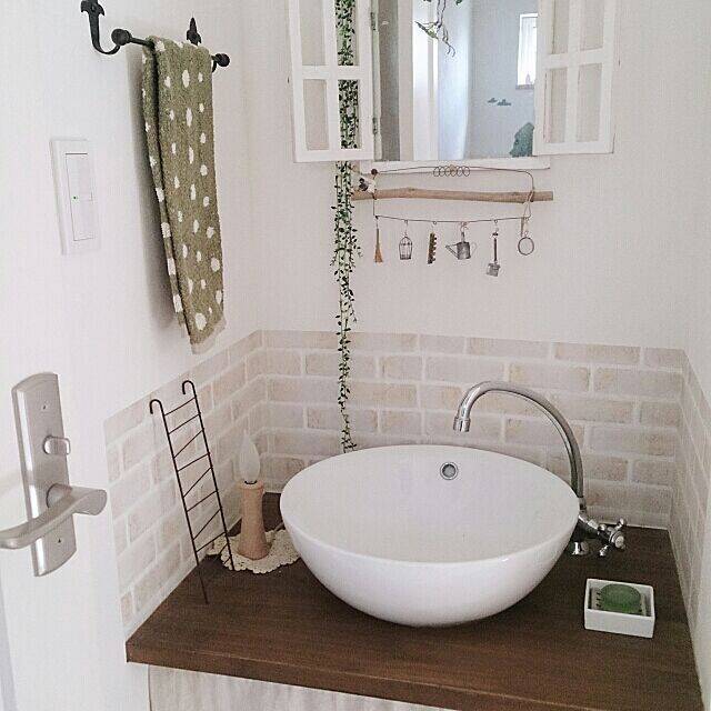 貼るだけなのに大変身！ダイソーのリメイクシート活用術