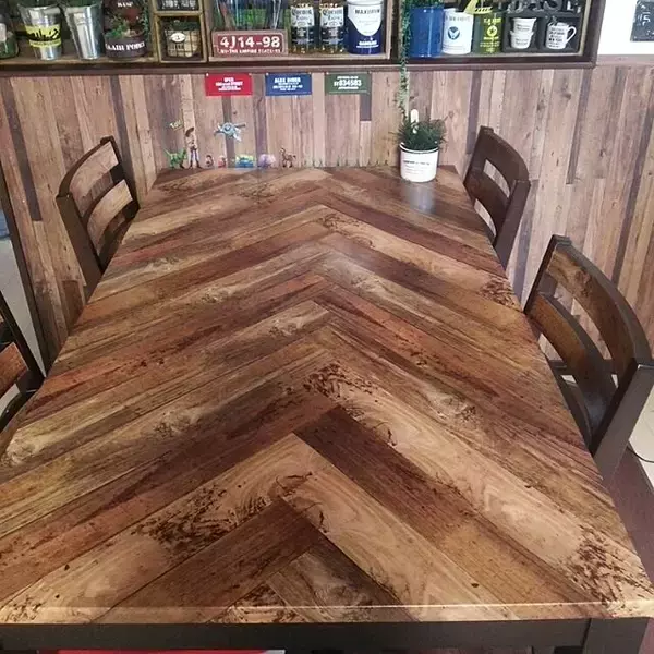 「貼るだけなのに大変身！ダイソーのリメイクシート活用術」の画像