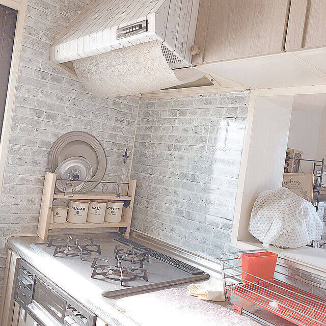 貼るだけなのに大変身！ダイソーのリメイクシート活用術