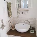 「貼るだけなのに大変身！ダイソーのリメイクシート活用術」の画像1