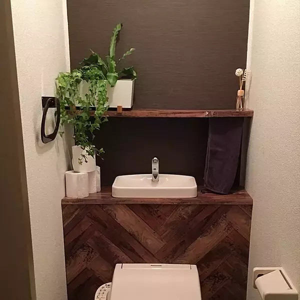 「貼るだけなのに大変身！ダイソーのリメイクシート活用術」の画像