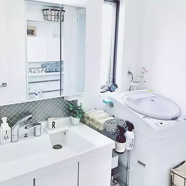 「洗面周りをスッキリ化！100均グッズを使った収納アイデア」の画像