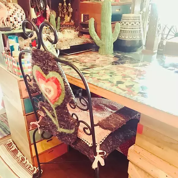 「一脚でも大切に♡ずっと使い続けたい古い椅子のリメイク」の画像