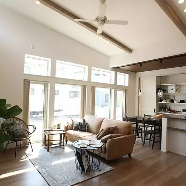 「サイドテーブルからダイニングまで！IKEAのテーブル10選」の画像