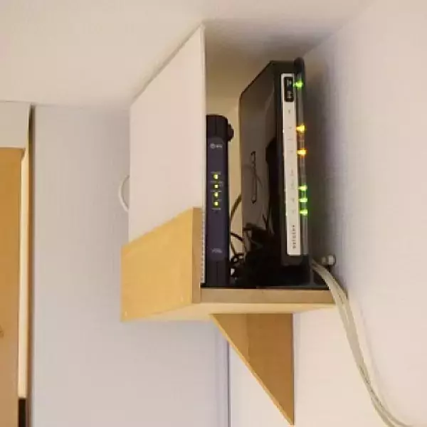 「気になる生活感をすっきりカバー♪ルーター隠しをDIY」の画像