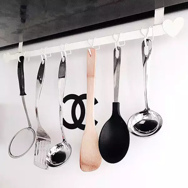 「家事効率もグーンとアップ☆調理器具の収納アイディア」の画像