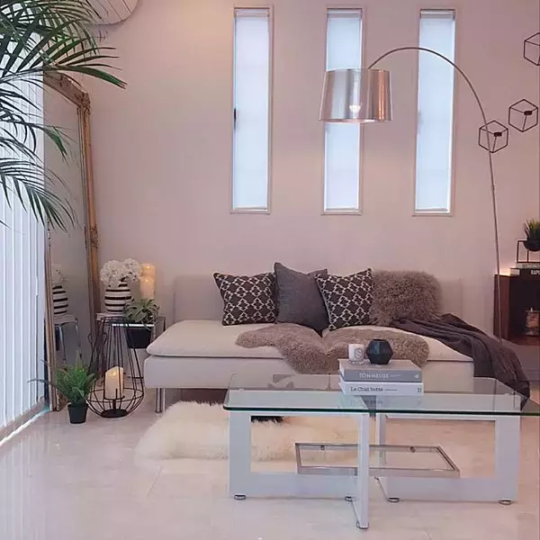 「洗練された雰囲気がたまらない☆シンプルモダンなリビング」の画像