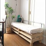 「デザインも用途もお家にぴったり！工夫満載なDIYのベンチ」の画像1