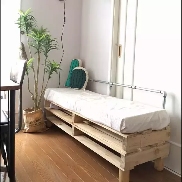 「デザインも用途もお家にぴったり！工夫満載なDIYのベンチ」の画像