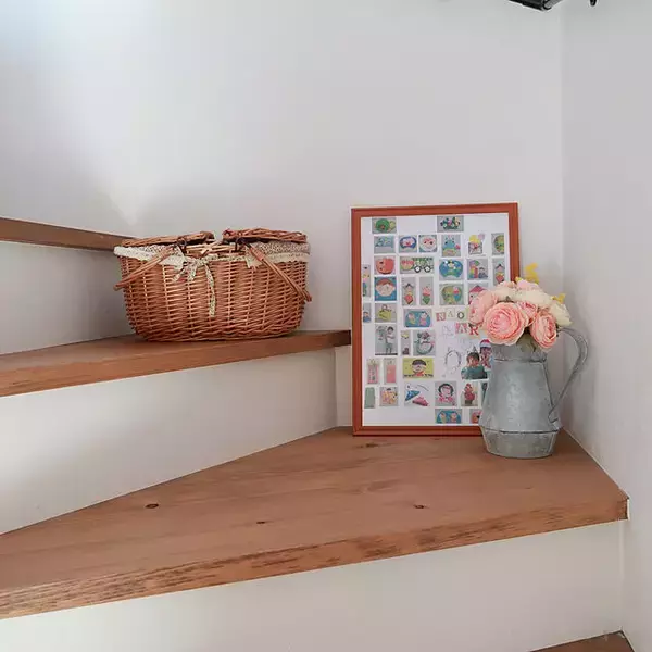 「小さな芸術家さんも喜ぶ！子どもの絵の飾り方アイデア」の画像