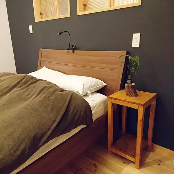 「リビングや寝室で！手軽に試せるサイドテーブルのDIY」の画像