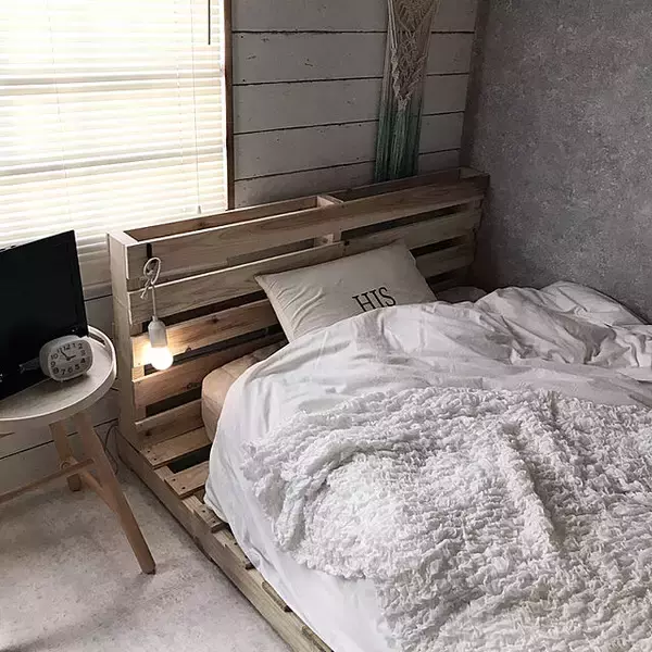 「リビングや寝室で！手軽に試せるサイドテーブルのDIY」の画像