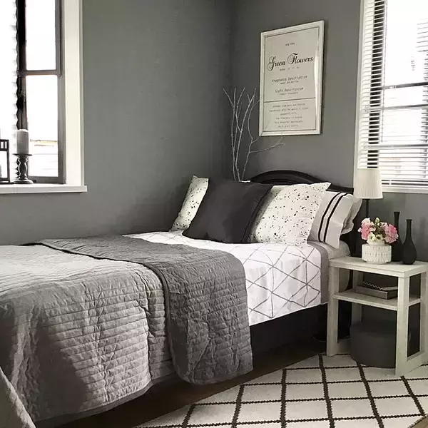 「リビングや寝室で！手軽に試せるサイドテーブルのDIY」の画像