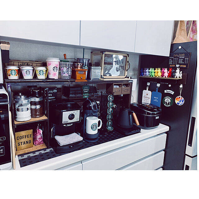 使いやすく美しくがポイント♪コーヒーグッズの収納実例