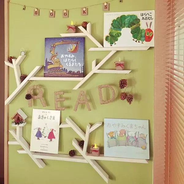 「壁面を利用して作りやすく♪お部屋に合わせて本棚をDIY」の画像