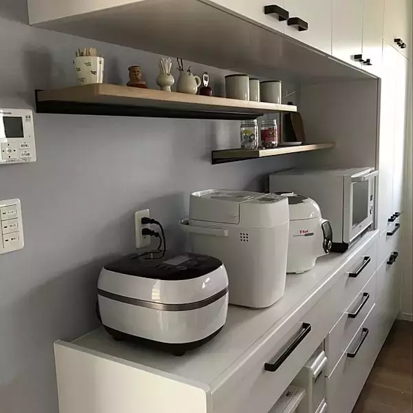 「炊飯器やレンジはどこに置く？キッチン家電の置き方実例」の画像