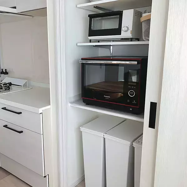 「炊飯器やレンジはどこに置く？キッチン家電の置き方実例」の画像