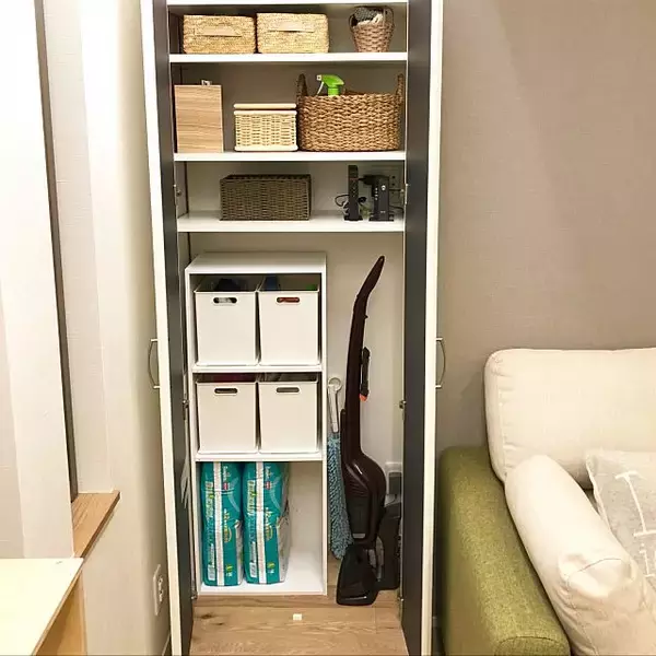 「こんなやり方で快適に♪知っておきたい掃除機収納実例」の画像