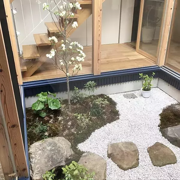 「室内でも開放的に！インナーバルコニーや中庭のあるくらし」の画像