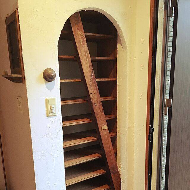 スッキリ片づいてインテリアとしても◎靴置き場DIY実例集