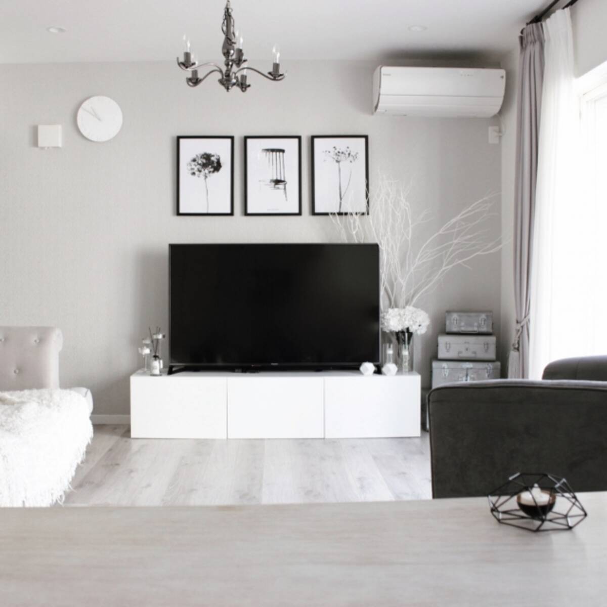 白 黒 グレーの配分で印象が変わる モノトーンリビング 年3月22日 エキサイトニュース