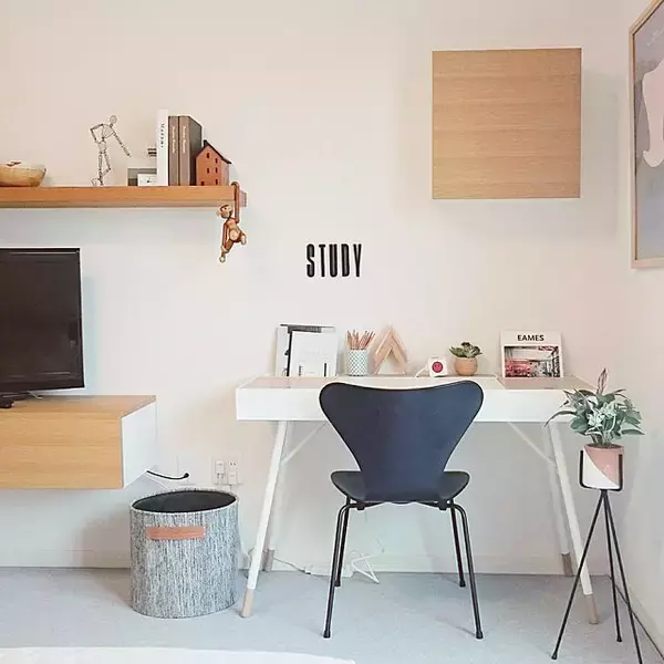 「デスク周りを整理して快適に♪作業も捗る美しいデスク周り」の画像