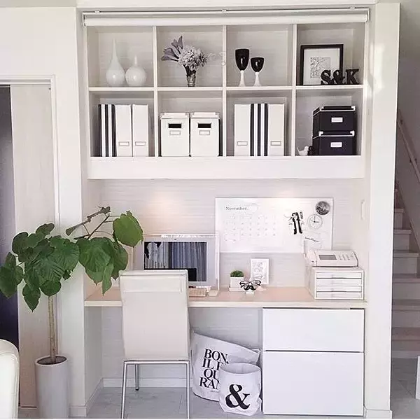 「デスク周りを整理して快適に♪作業も捗る美しいデスク周り」の画像