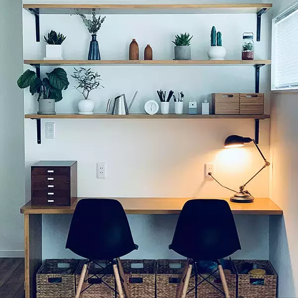 「デスク周りを整理して快適に♪作業も捗る美しいデスク周り」の画像