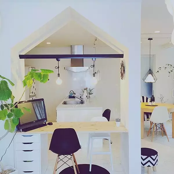 「デスク周りを整理して快適に♪作業も捗る美しいデスク周り」の画像