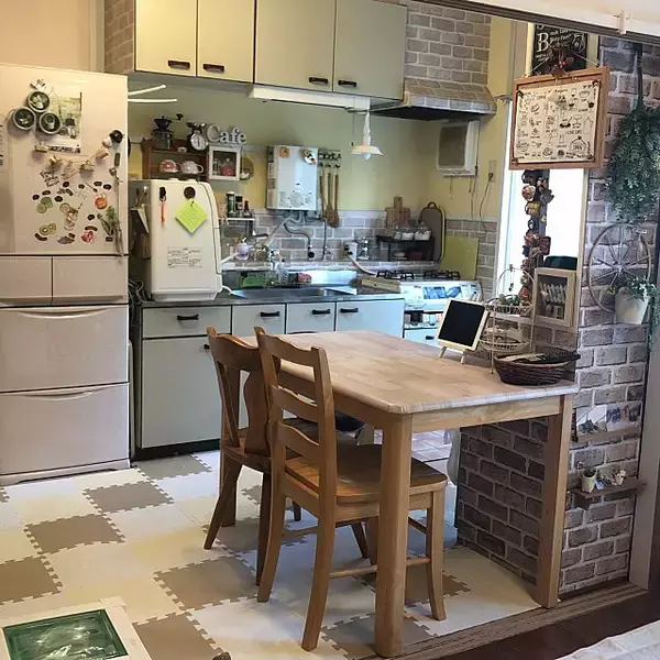 「まるでドラマのセットみたい♡レトロなキッチンが新しい」の画像