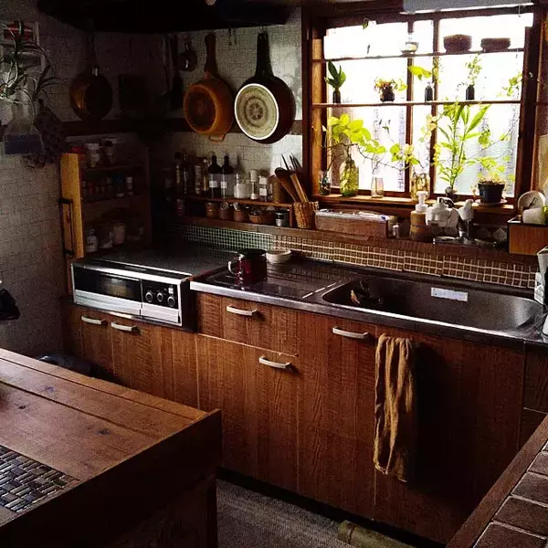 「まるでドラマのセットみたい♡レトロなキッチンが新しい」の画像