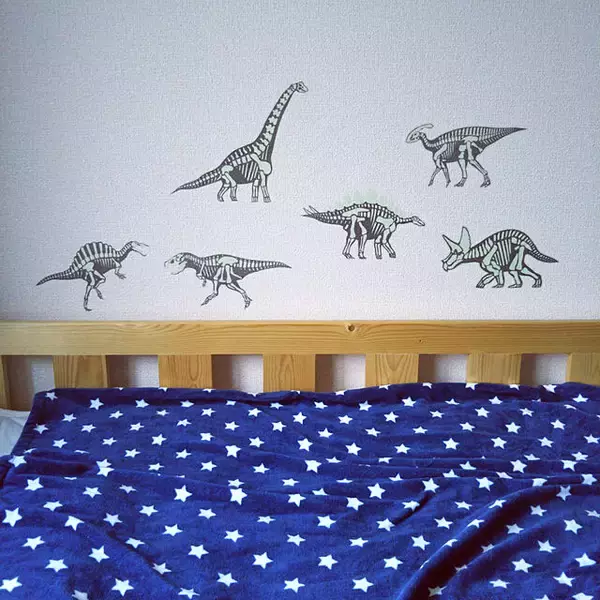 「セリアでデコる！自分らしく壁を飾るためのアイテム集」の画像