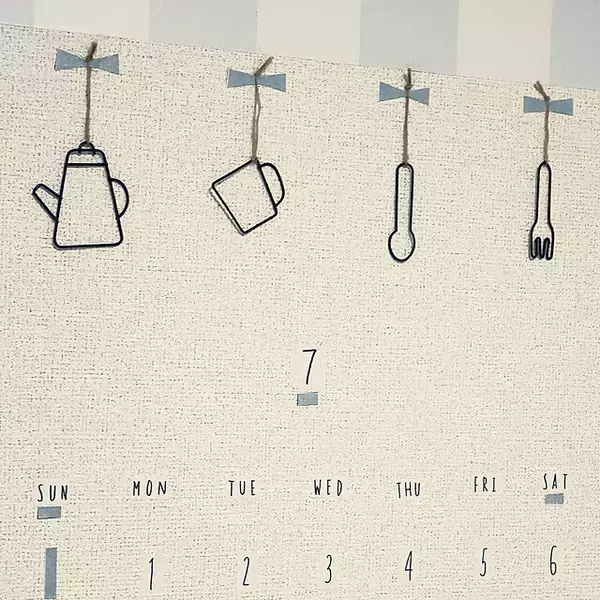 「セリアでデコる！自分らしく壁を飾るためのアイテム集」の画像