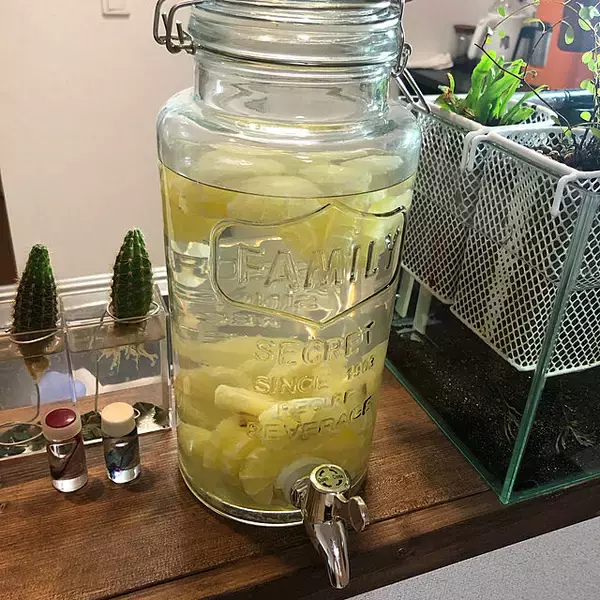 「生活感なく美しく。クールエレガントな塩系インテリアキッチン」の画像