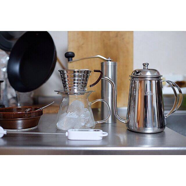 生活感なく美しく。クールエレガントな塩系インテリアキッチン