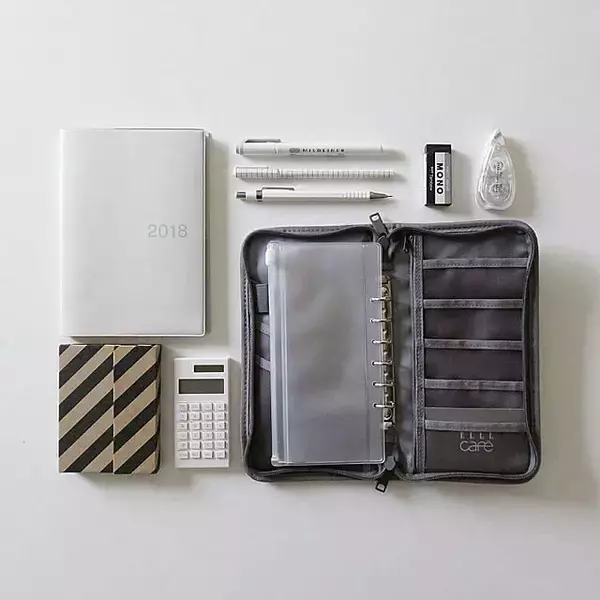 「売り切れ続出！無印良品のパスポートケースでお金の管理」の画像