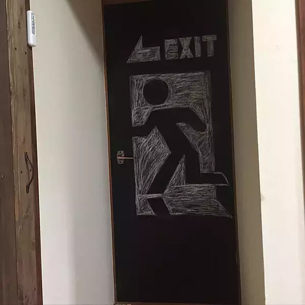 「繰り返し使えるからエコで便利☆黒板のあるインテリア」の画像