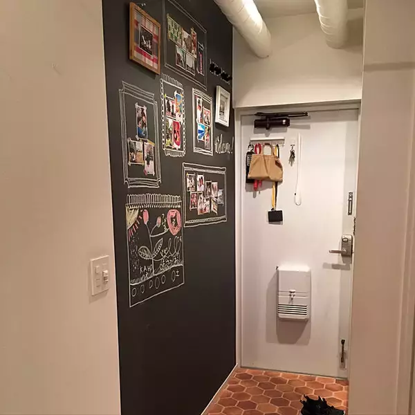 「繰り返し使えるからエコで便利☆黒板のあるインテリア」の画像