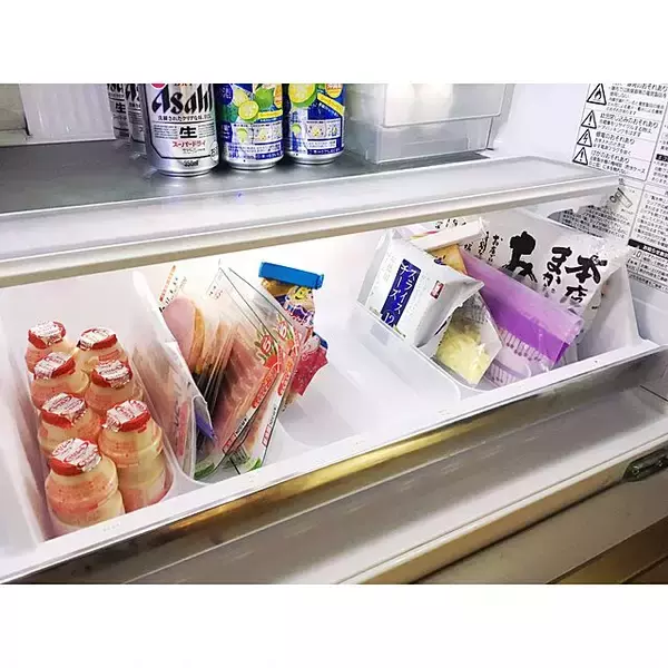 「冷蔵庫でも大活躍してくれる♡プラケースを使った収納術」の画像