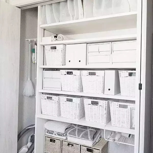 「もう悩まない！洗面所をすっきり見せる収納方法10選」の画像