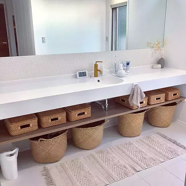 「もう悩まない！洗面所をすっきり見せる収納方法10選」の画像