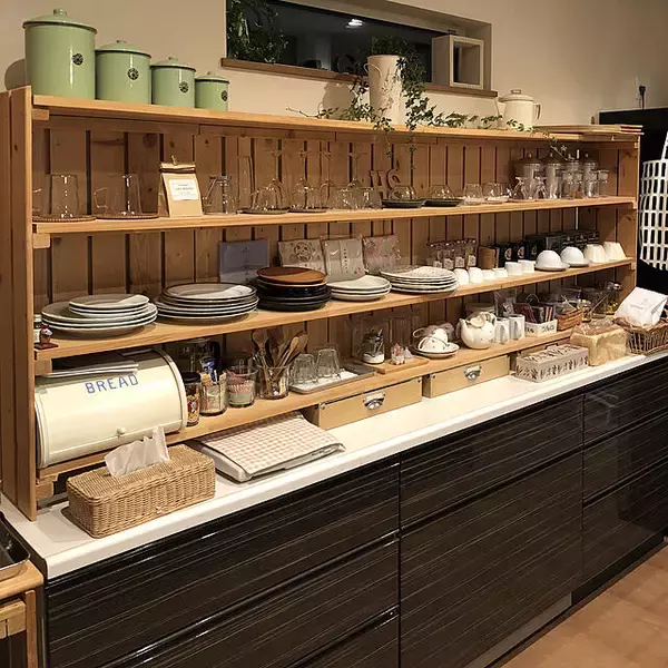 「大好きな食器は見せるのがおすすめ♡思わず見惚れる収納術」の画像